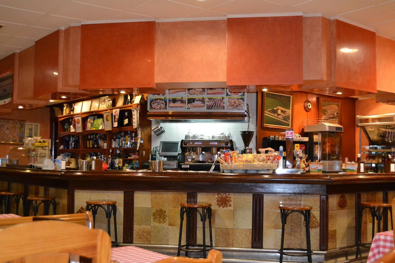 Hotel Restaurante Las Camelias Jarrio Exterior foto